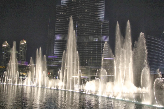 Поющие фонтаны в Дубае (The Dubai Fountain)